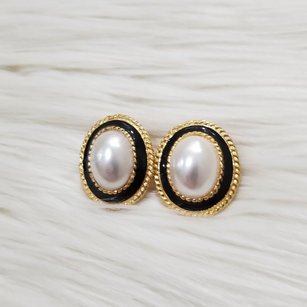Vintage faux pearl earrings